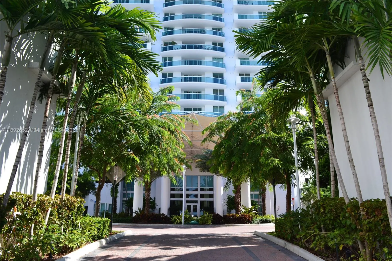 7900 Harbor Island Dr, #822