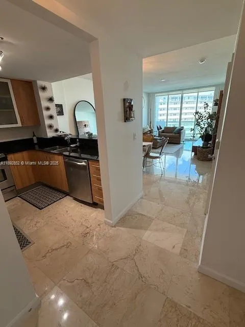 7900 Harbor Island Dr, #822