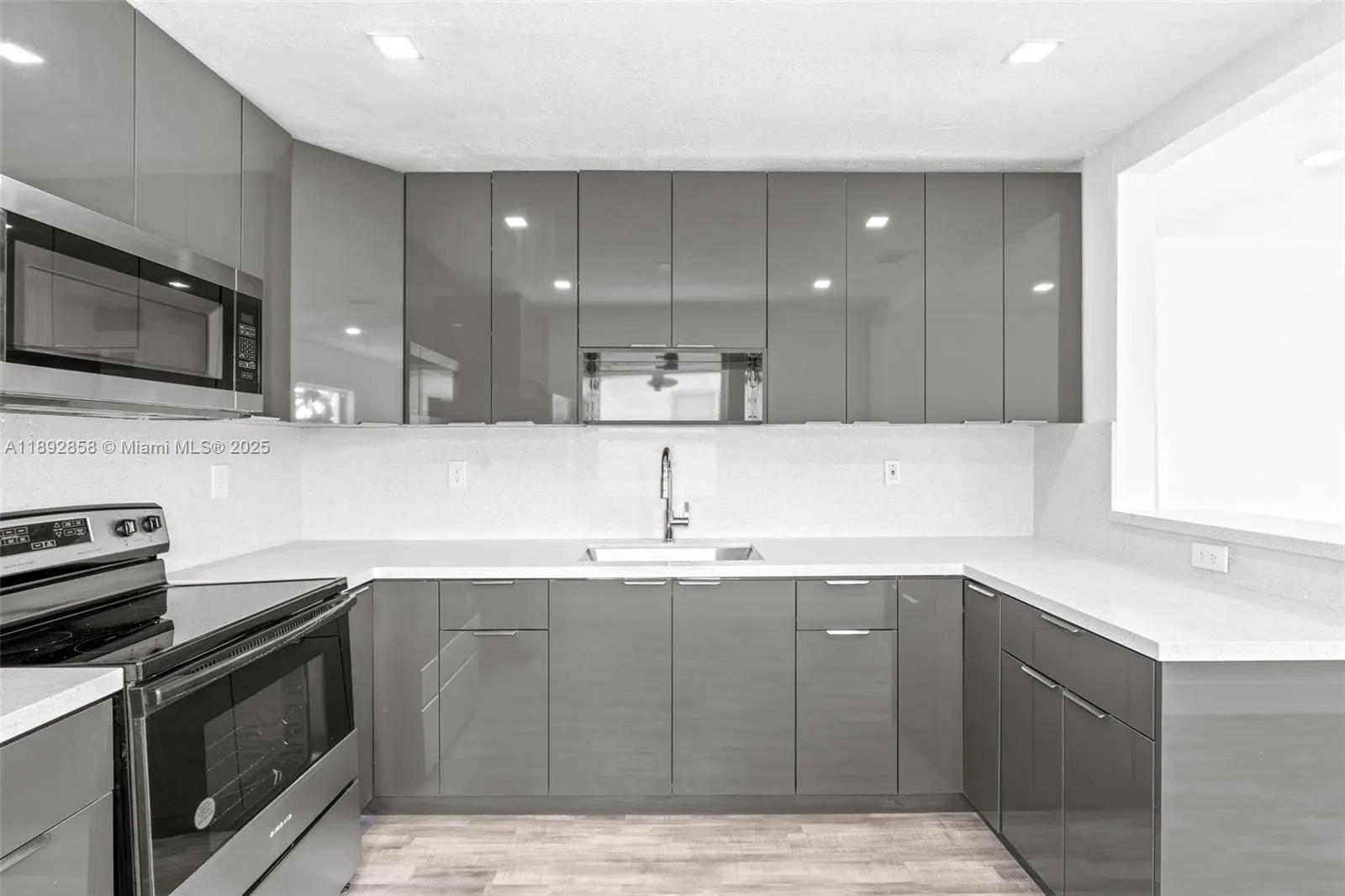2847 Polk St