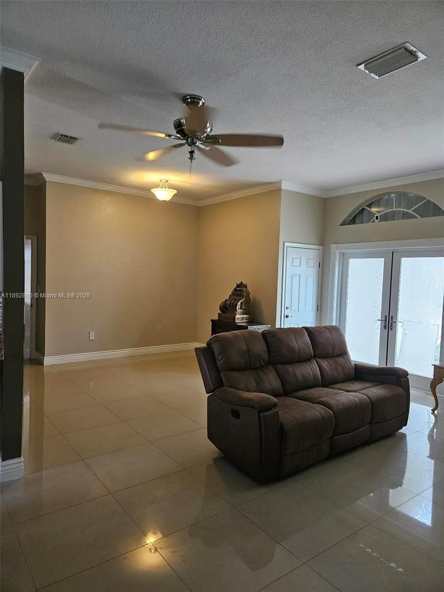 2635 SE 4th Pl