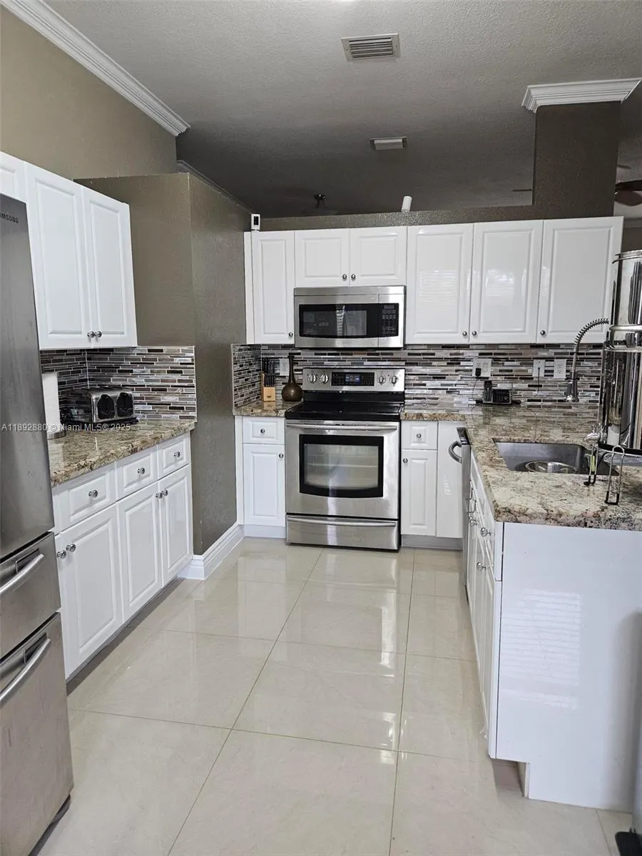 2635 SE 4th Pl