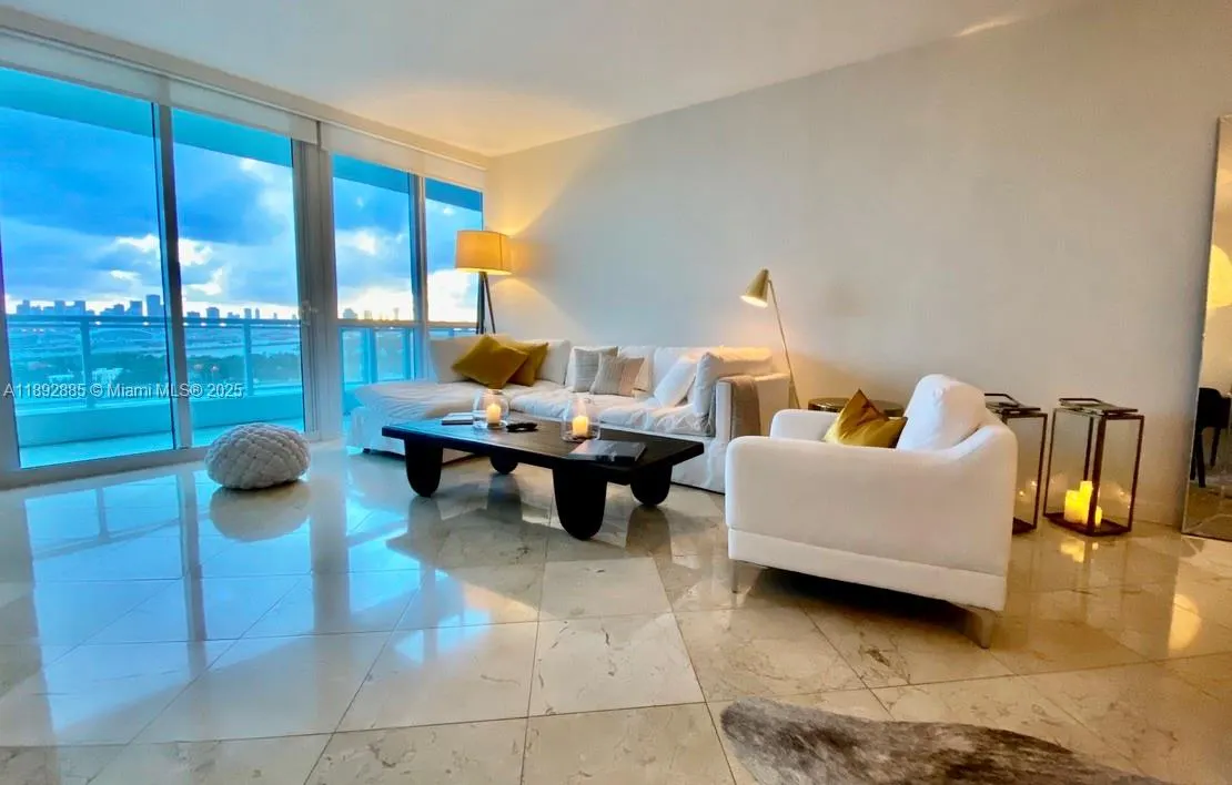 540 West Ave, #2011