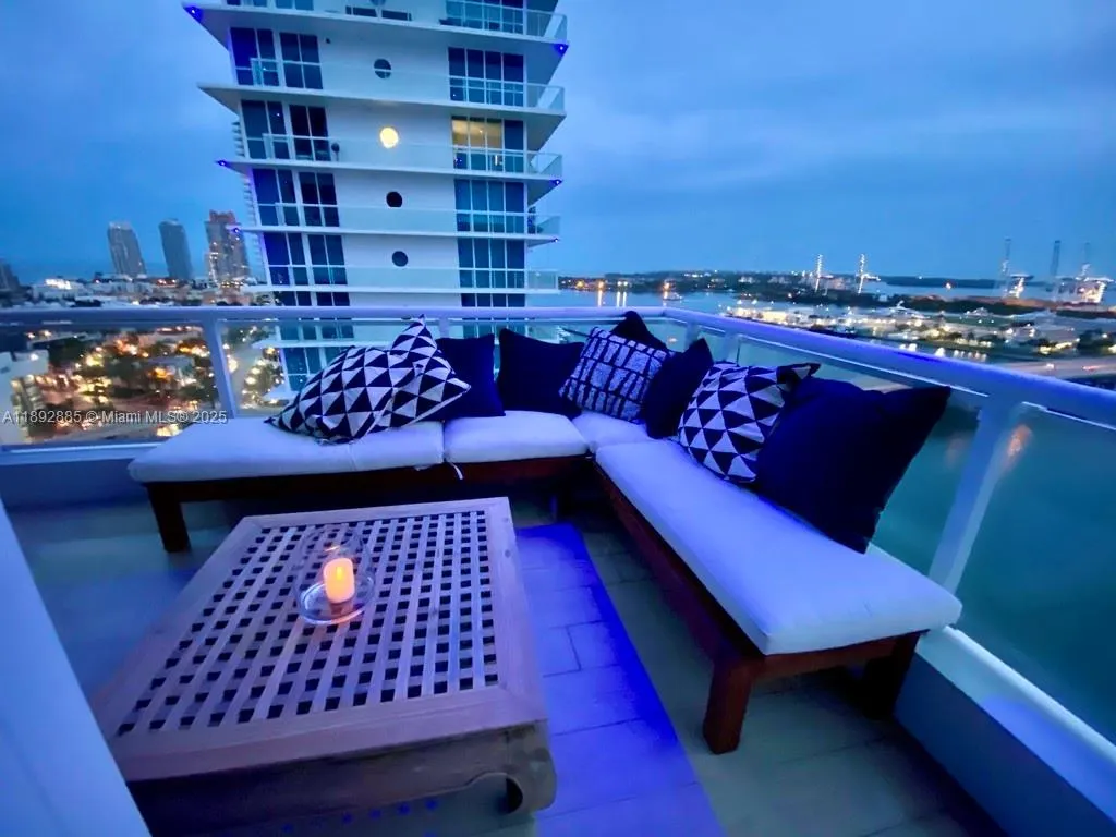 540 West Ave, #2011