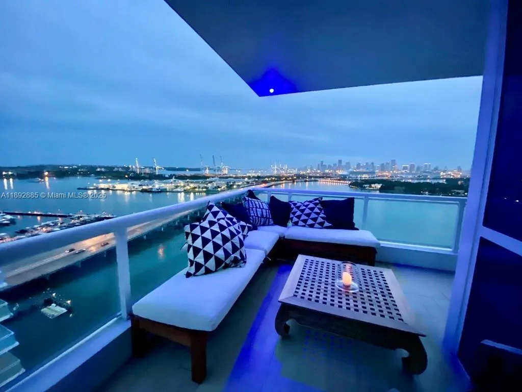 540 West Ave, #2011