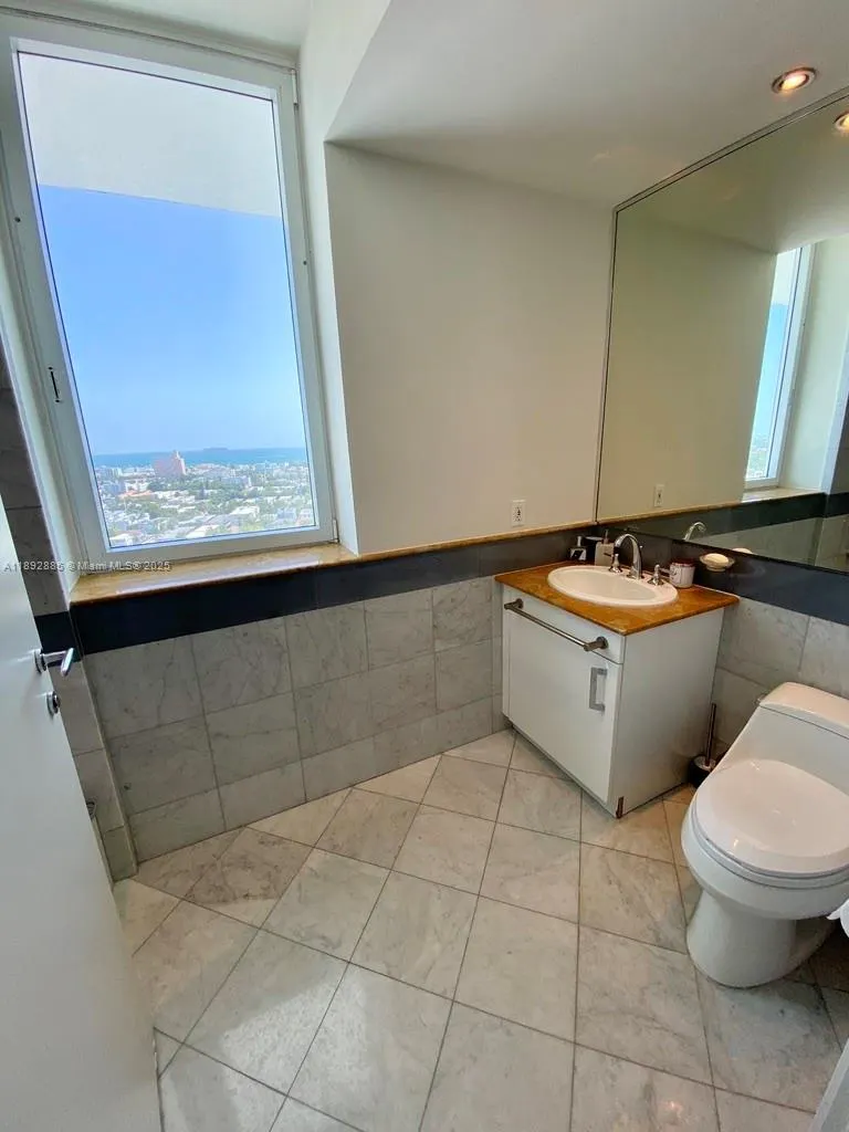 540 West Ave, #2011