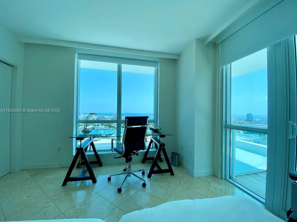 540 West Ave, #2011
