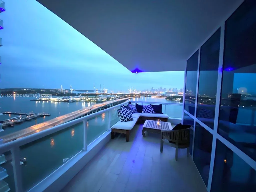 540 West Ave, #2011