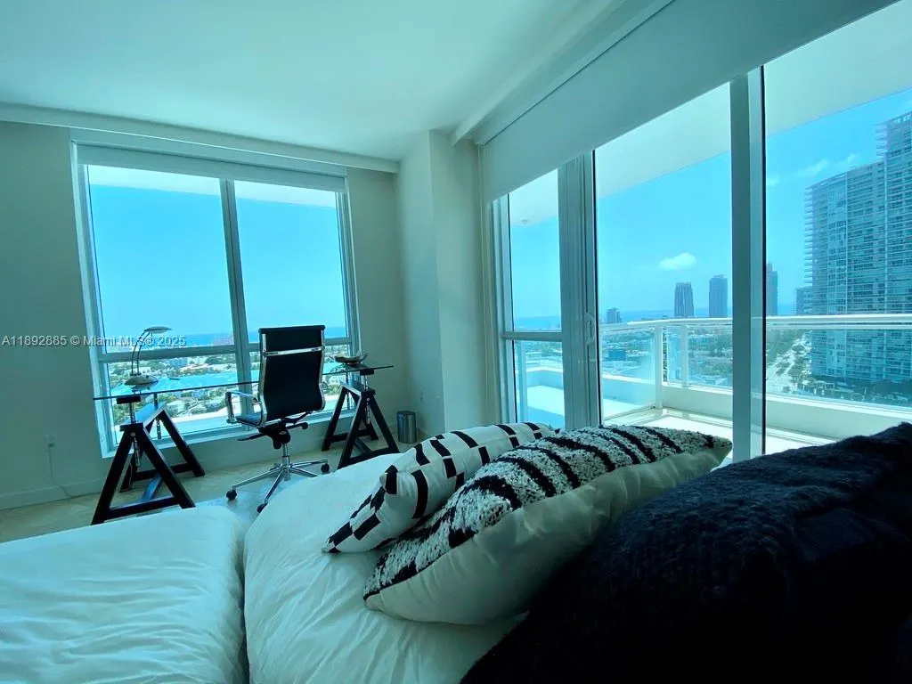 540 West Ave, #2011