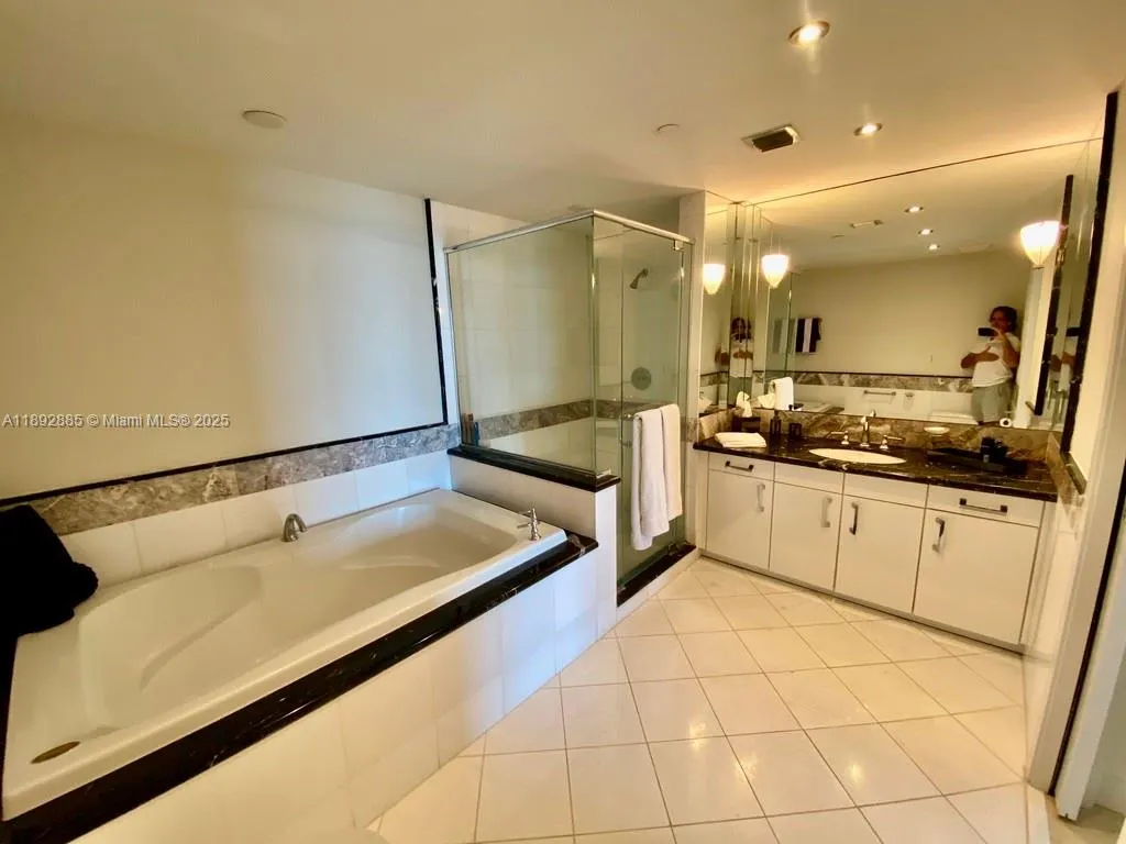 540 West Ave, #2011