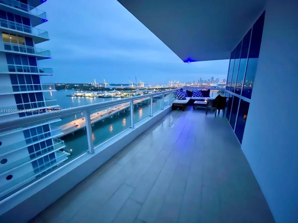 540 West Ave, #2011