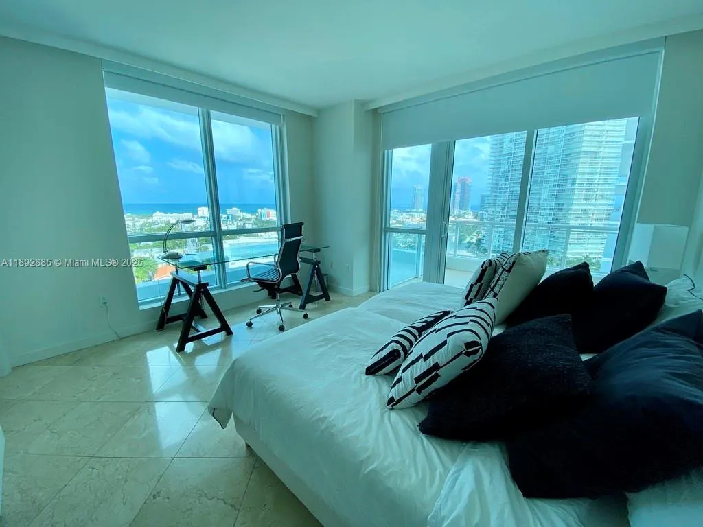 540 West Ave, #2011