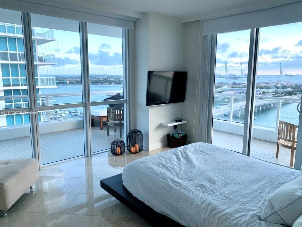 540 West Ave, #2011