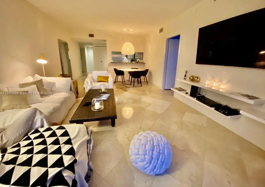 540 West Ave, #2011