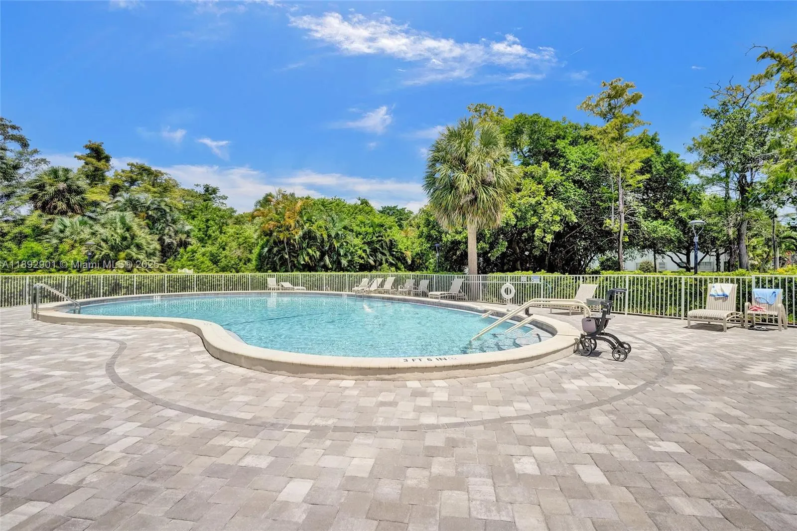 122 Oakridge I, #122