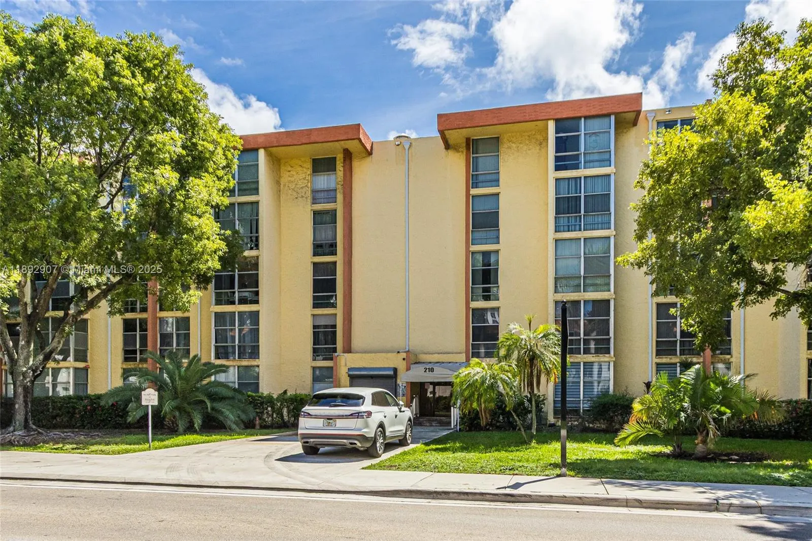 210 172nd St, #432