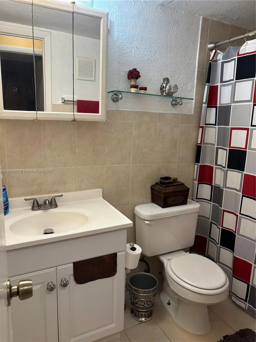 1350 W 53rd St, #24
