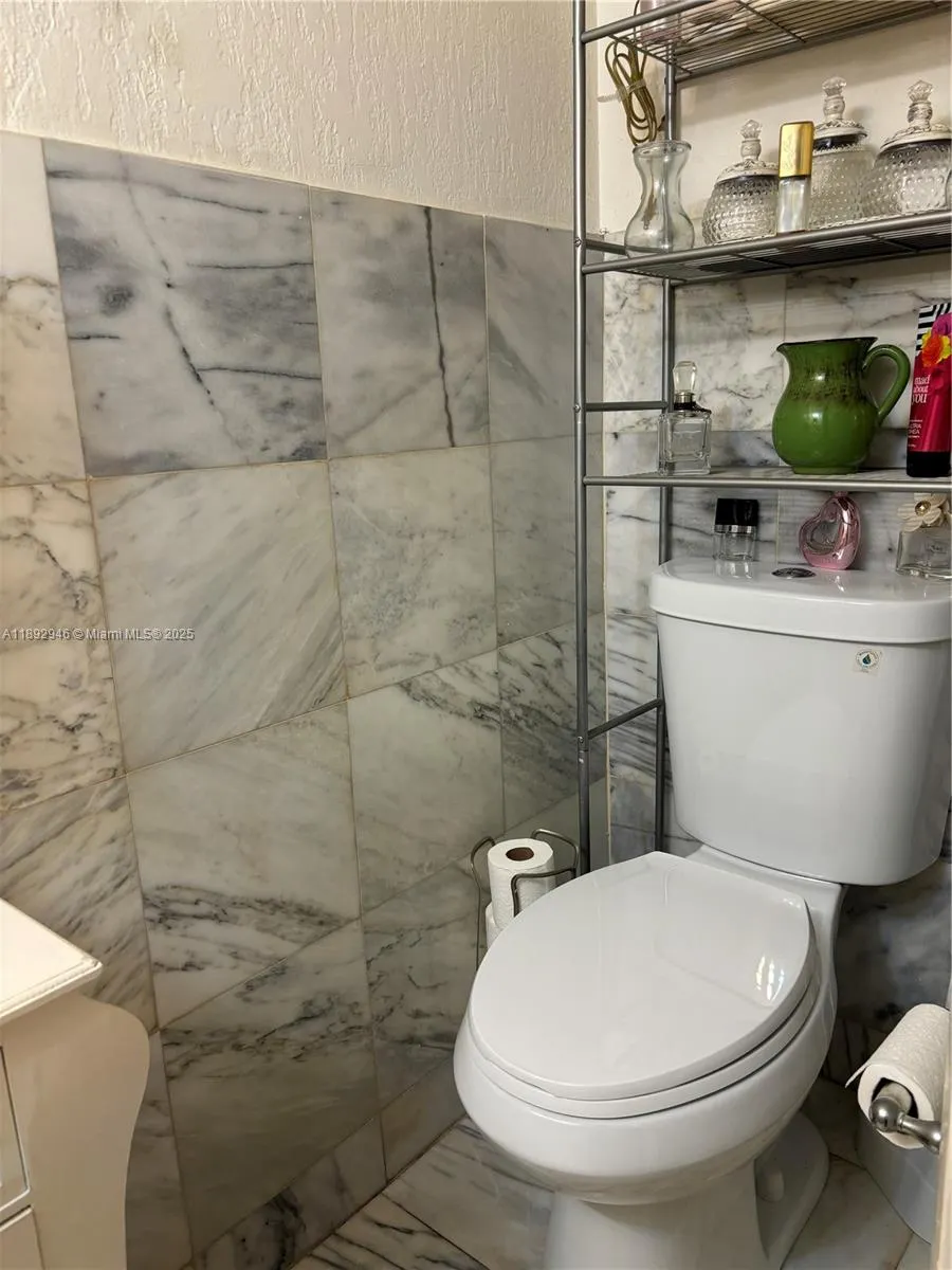 1350 W 53rd St, #24