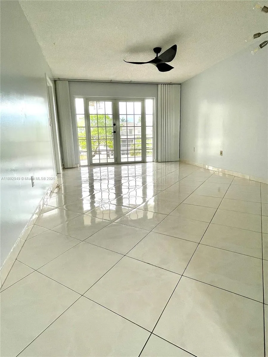 8280 Sunrise Lakes Blvd, #307
