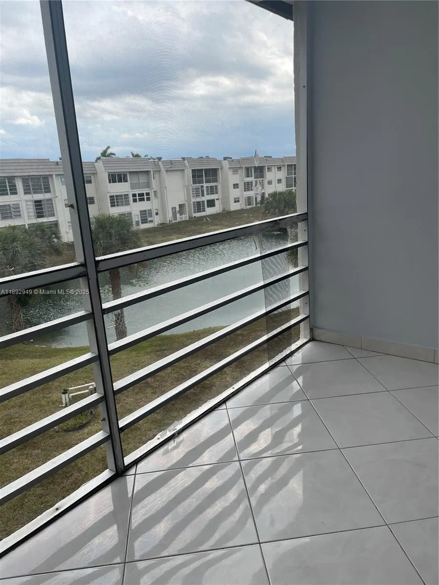 8280 Sunrise Lakes Blvd, #307