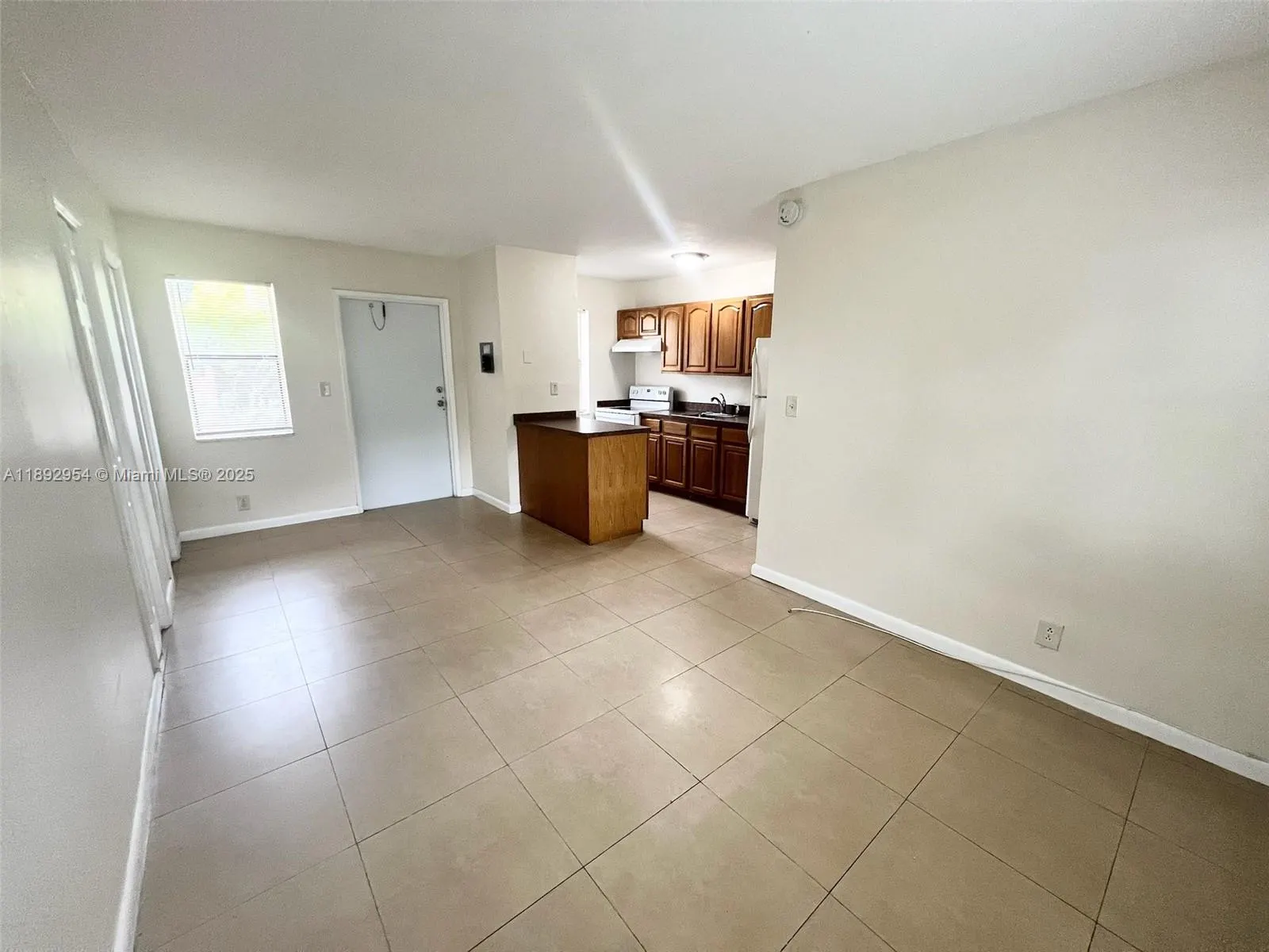 116 NE 9th St, #3