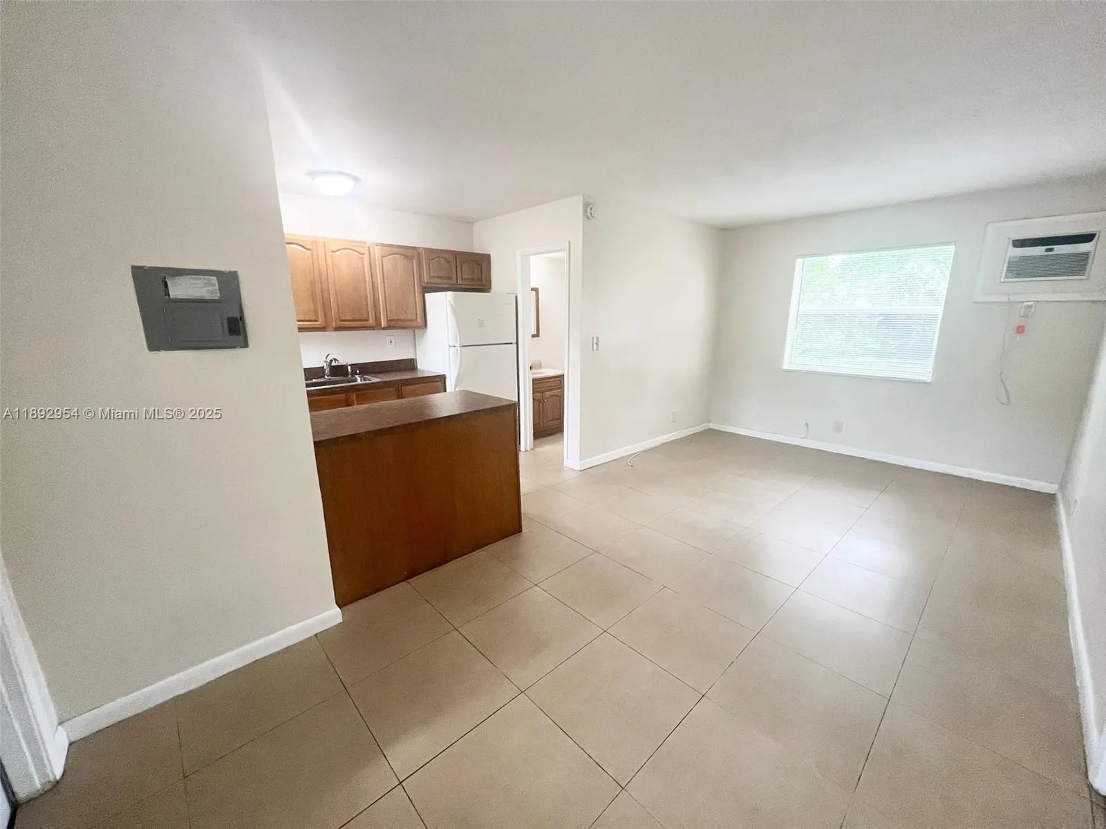 116 NE 9th St, #3