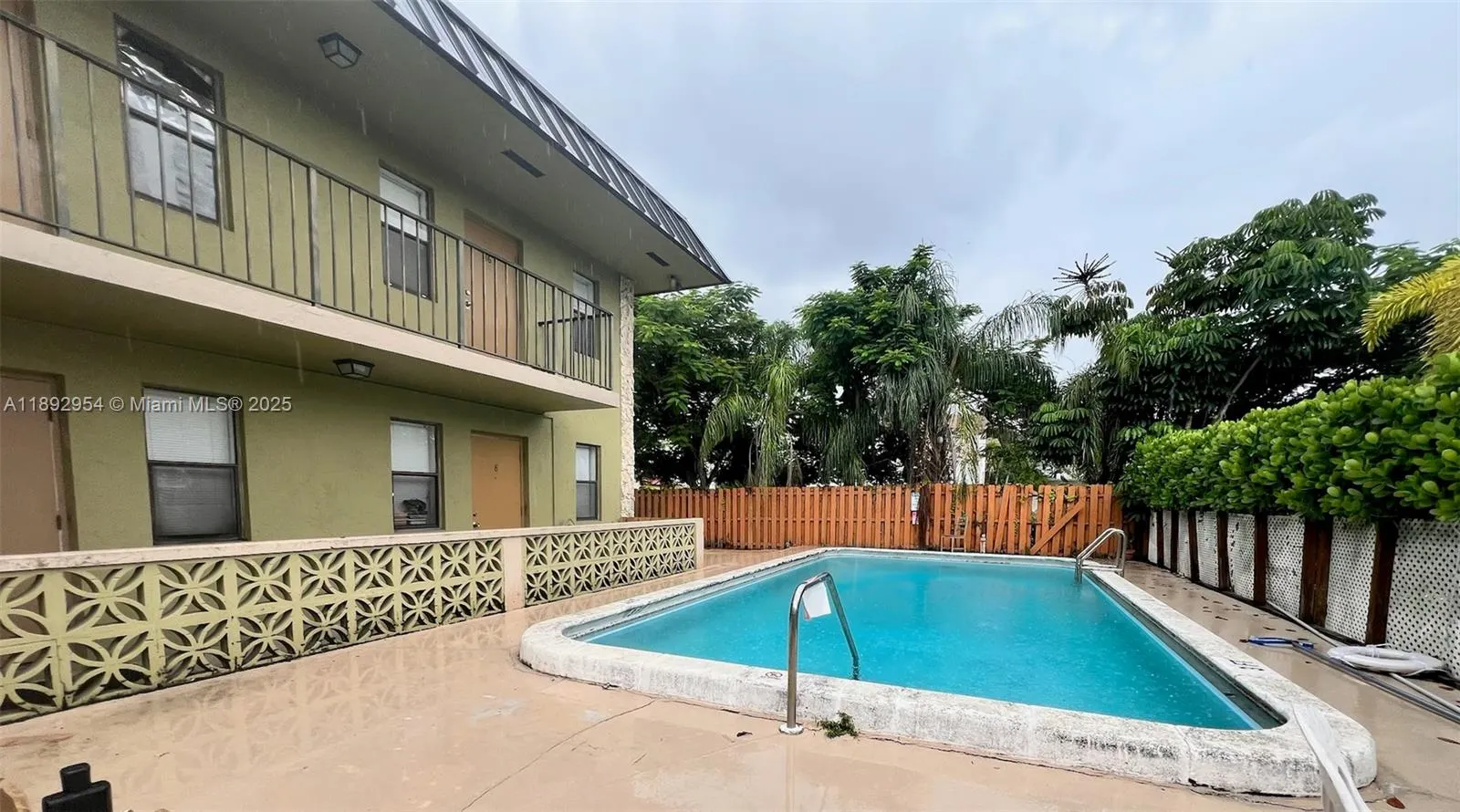 116 NE 9th St, #3