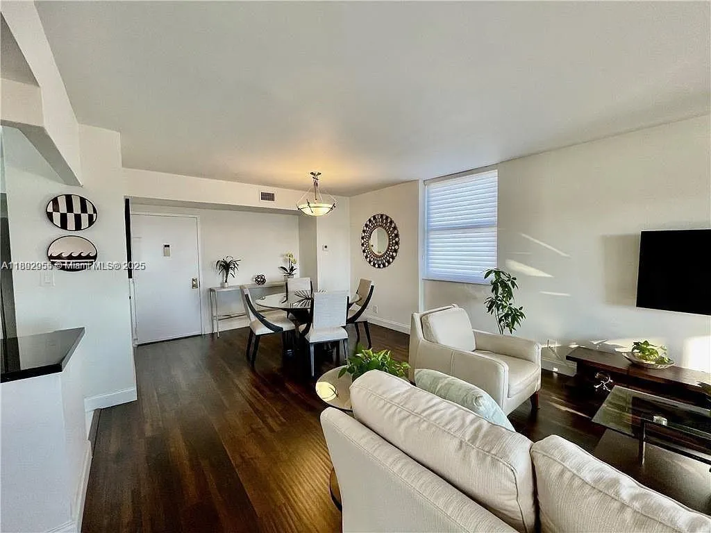 4400 Hillcrest Dr, #601B