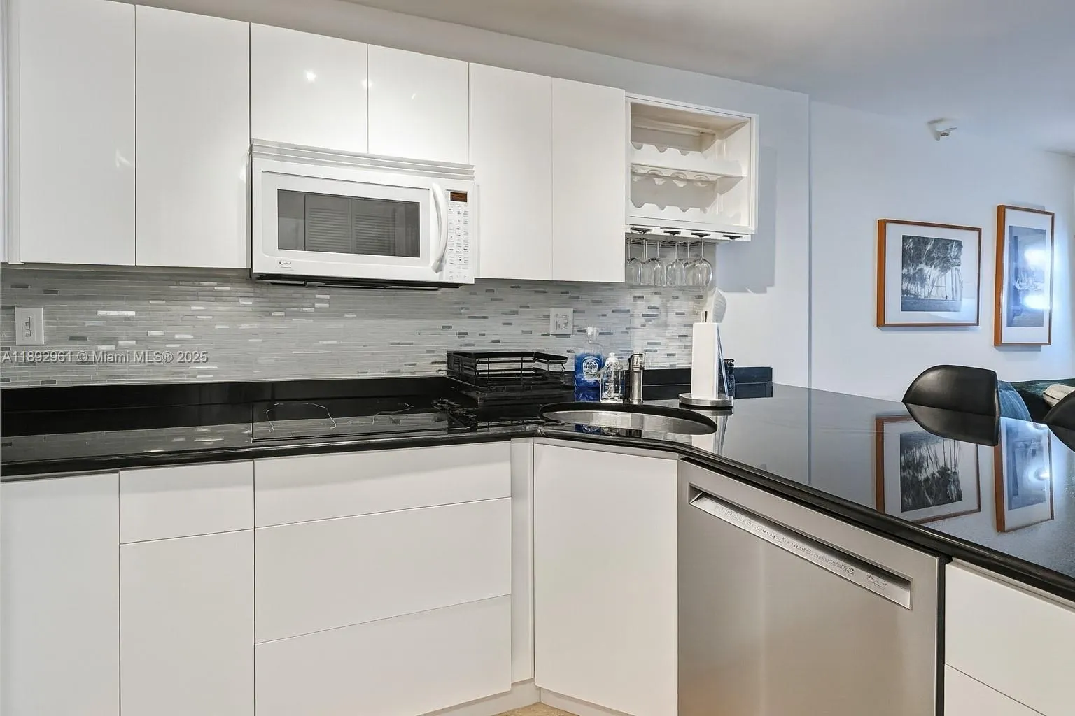 1035 West Ave, #707