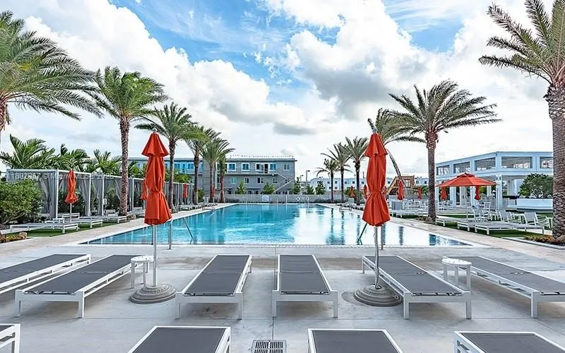 10450 NW 67th St