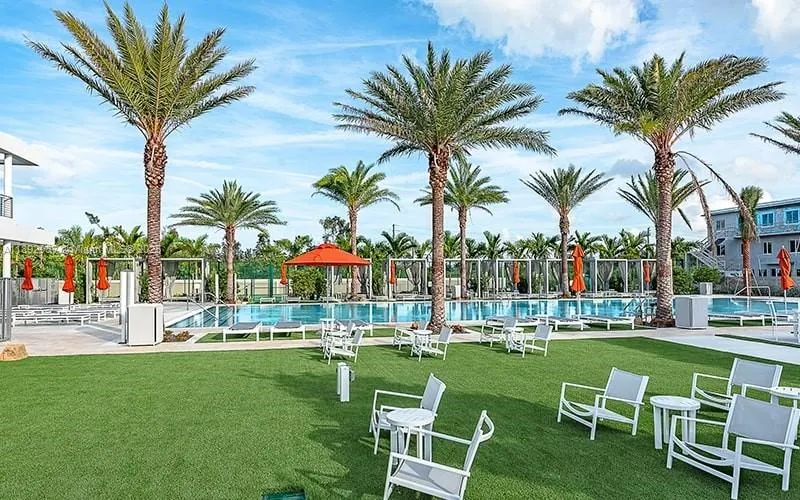 10450 NW 67th St