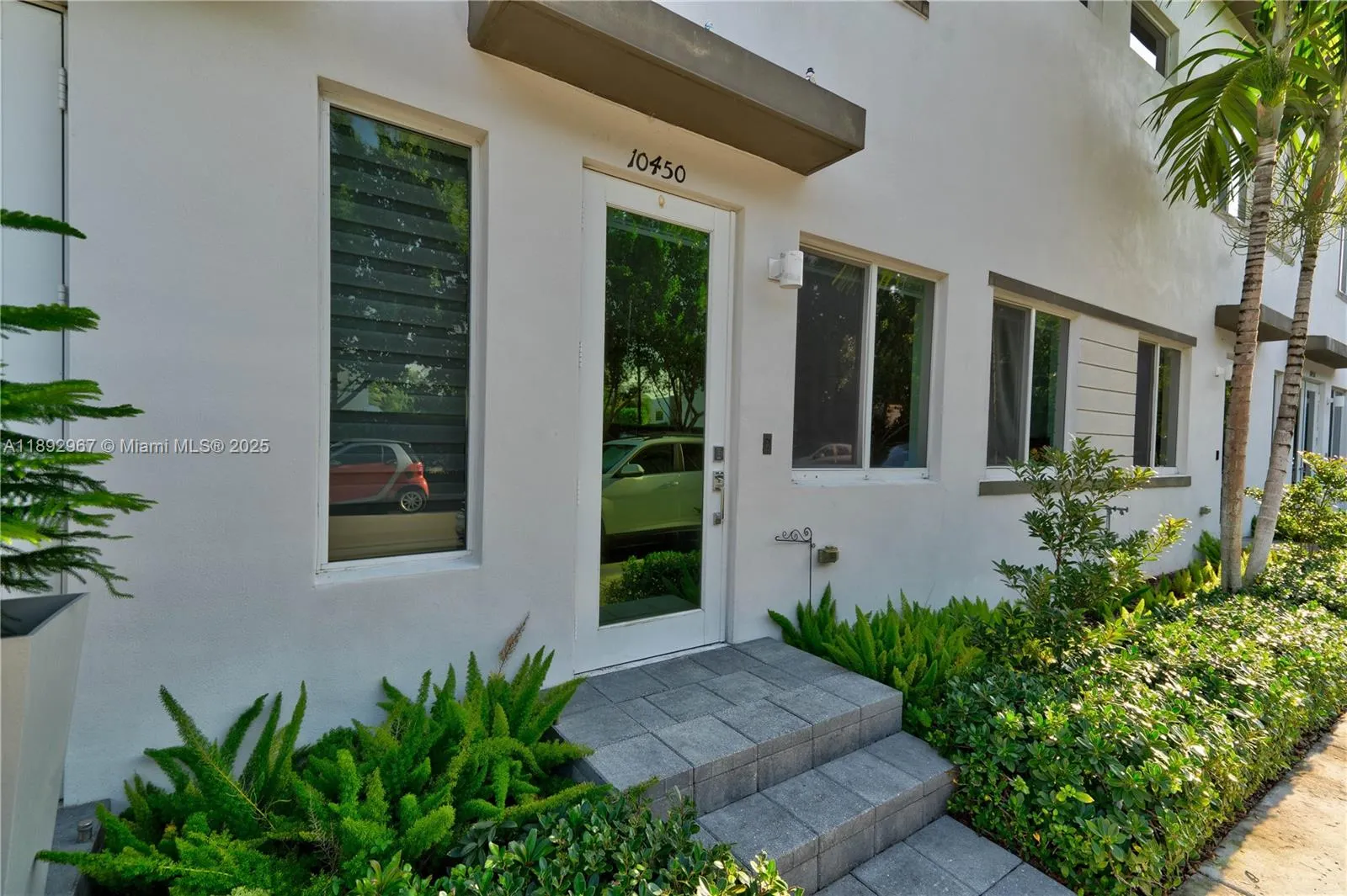 10450 NW 67th St