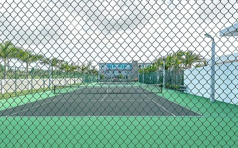 10450 NW 67th St
