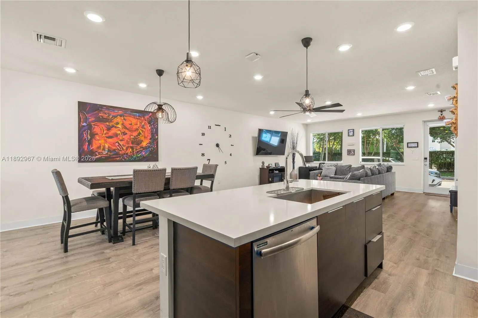 10450 NW 67th St