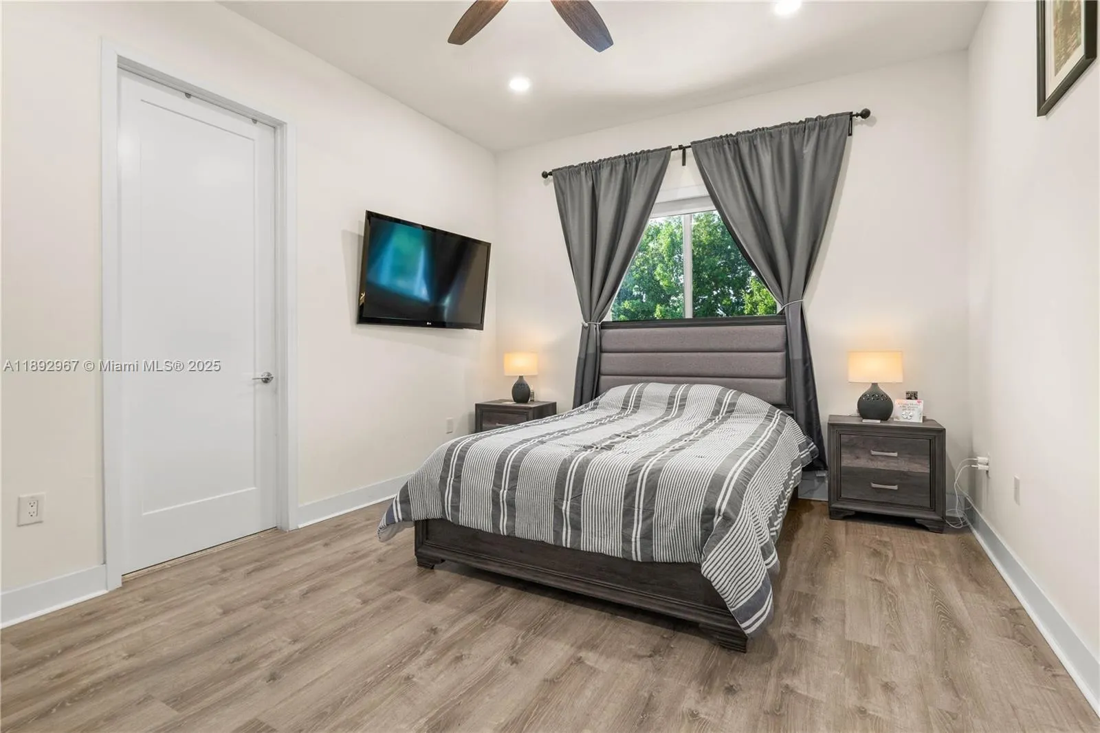 10450 NW 67th St