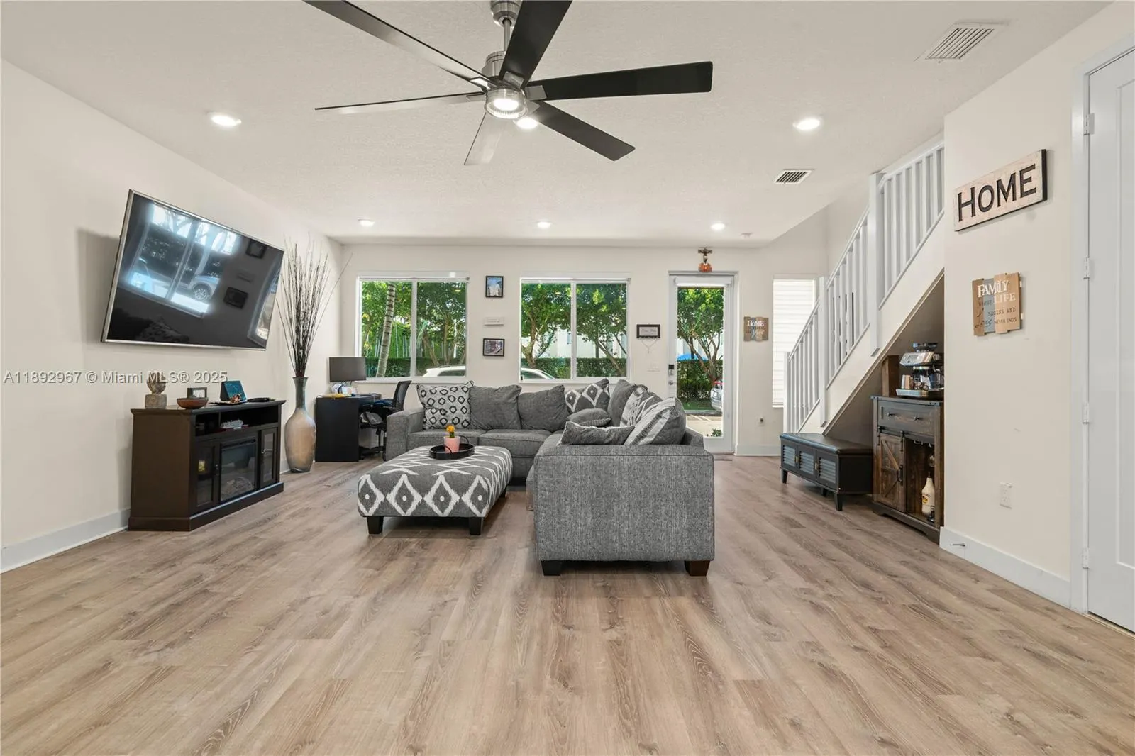 10450 NW 67th St