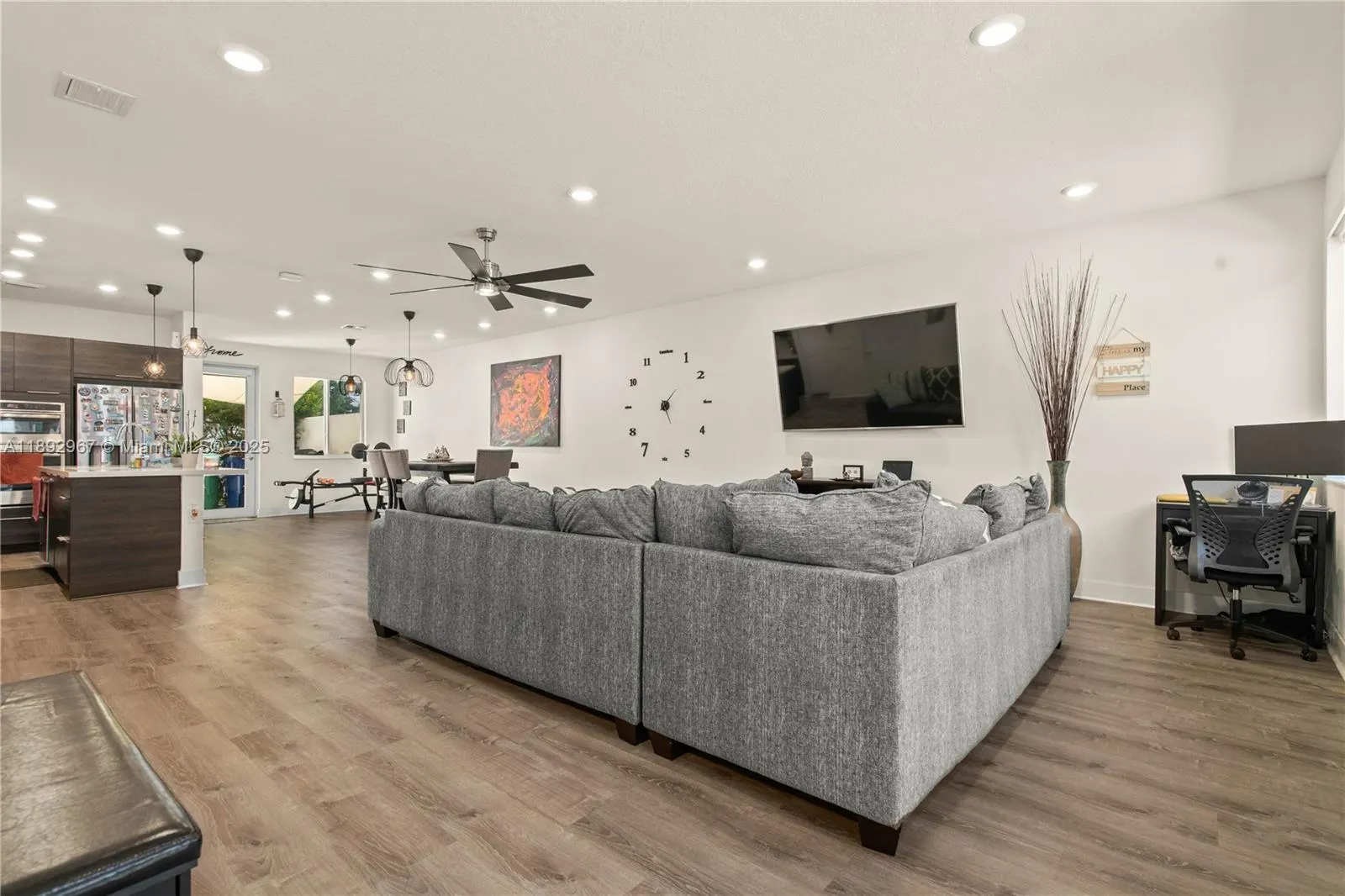 10450 NW 67th St