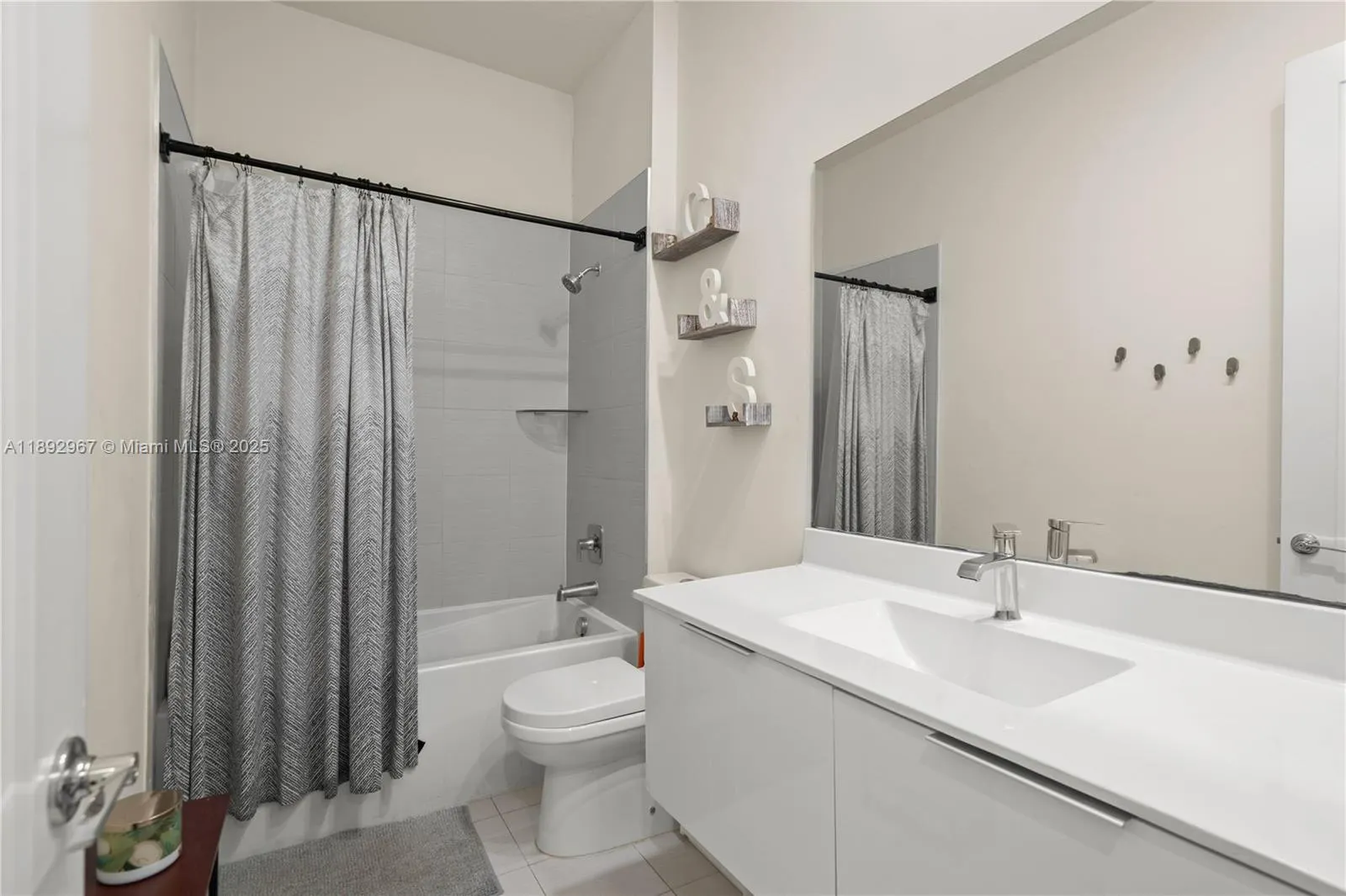 10450 NW 67th St