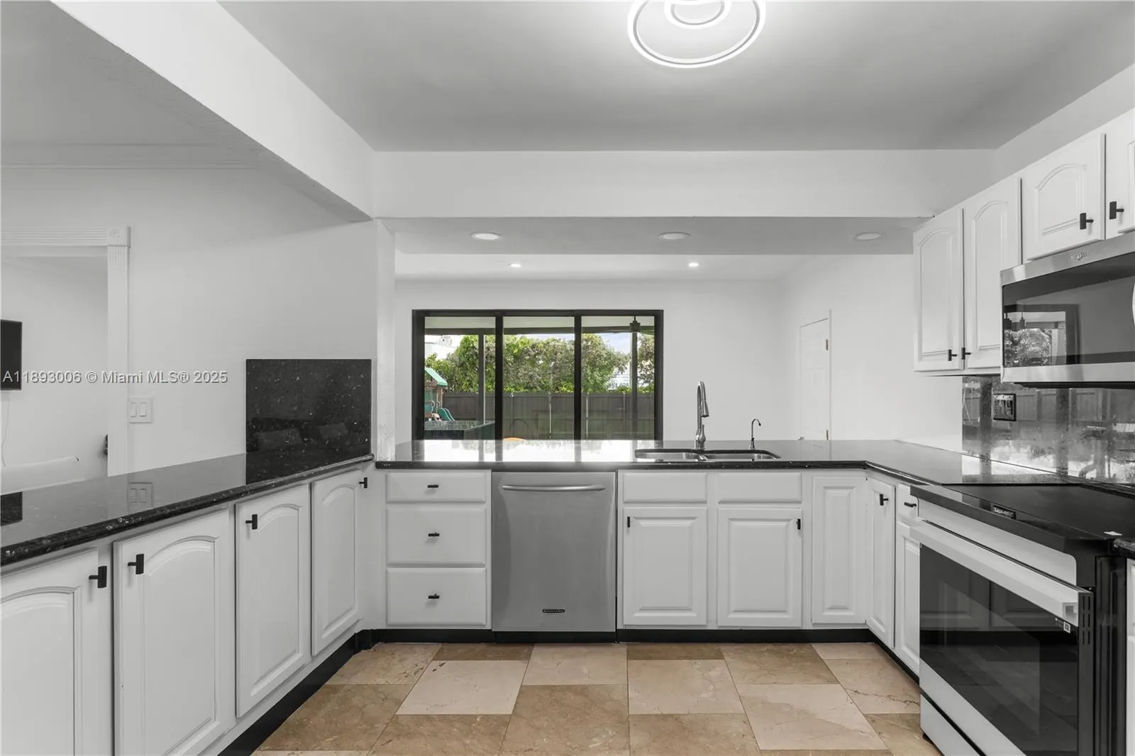 1315 N 47th Ave