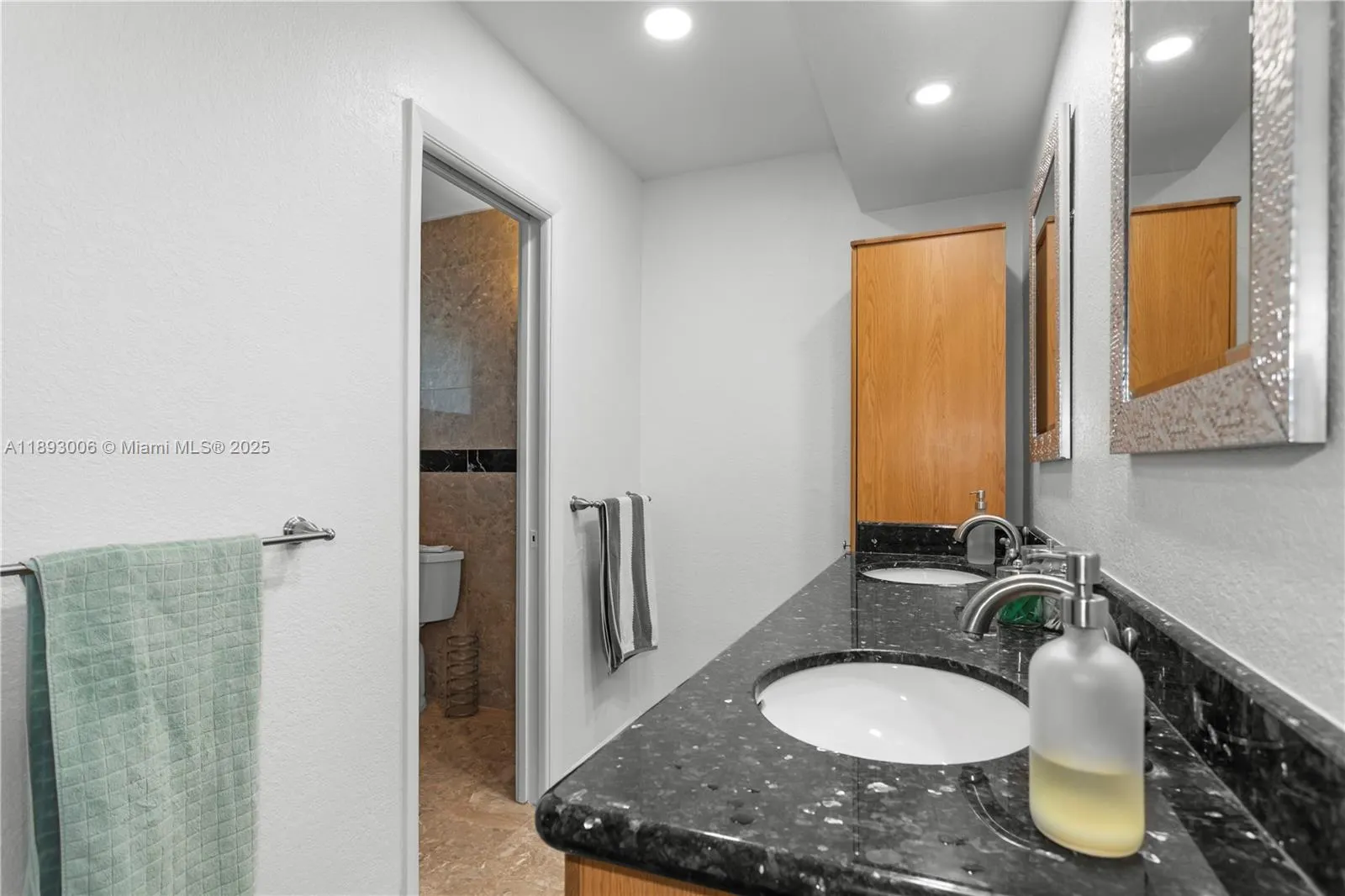 1315 N 47th Ave