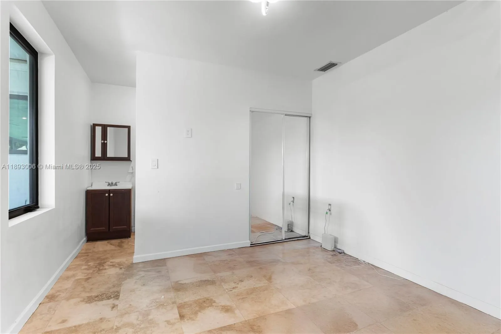 1315 N 47th Ave