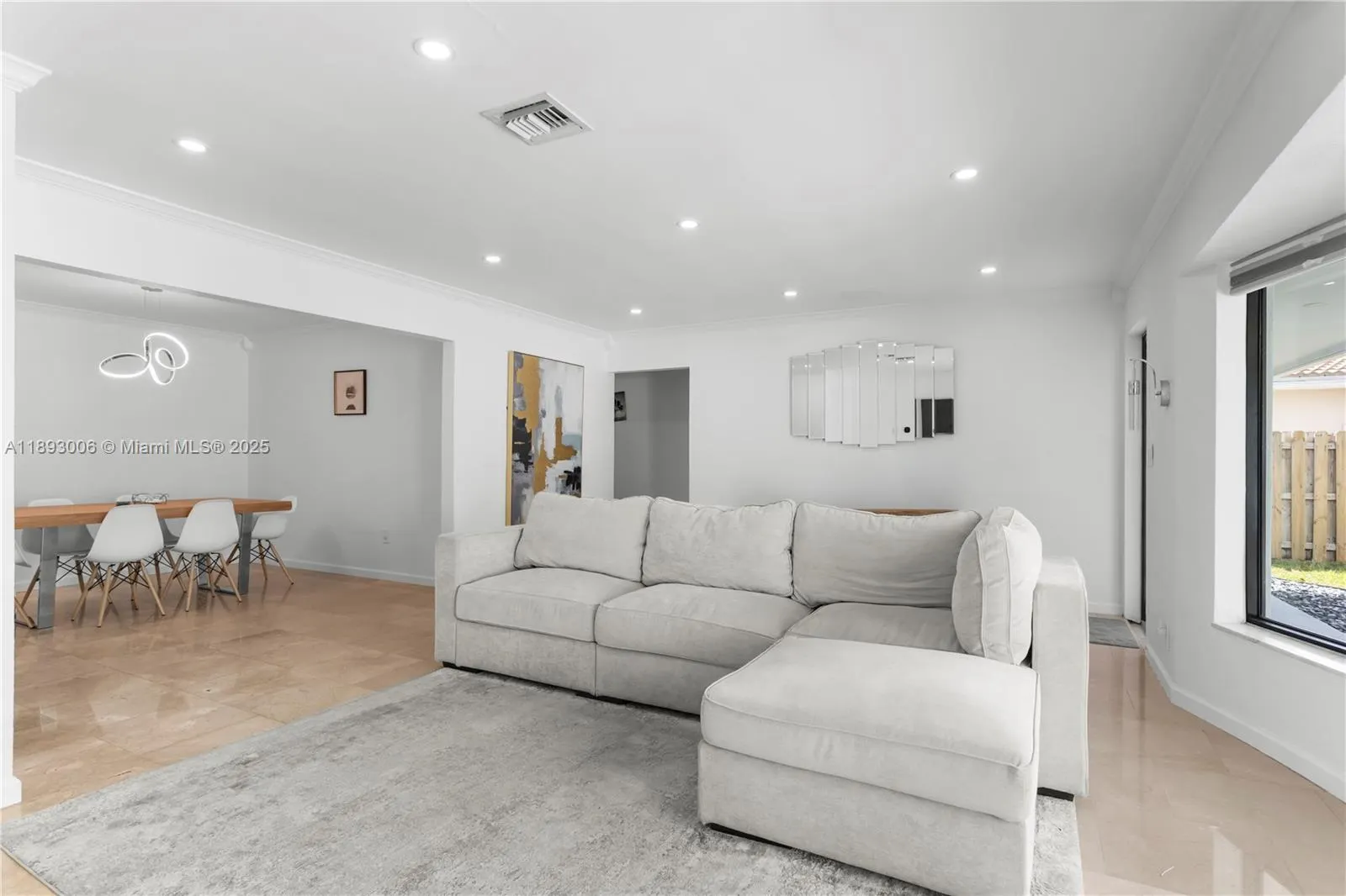 1315 N 47th Ave