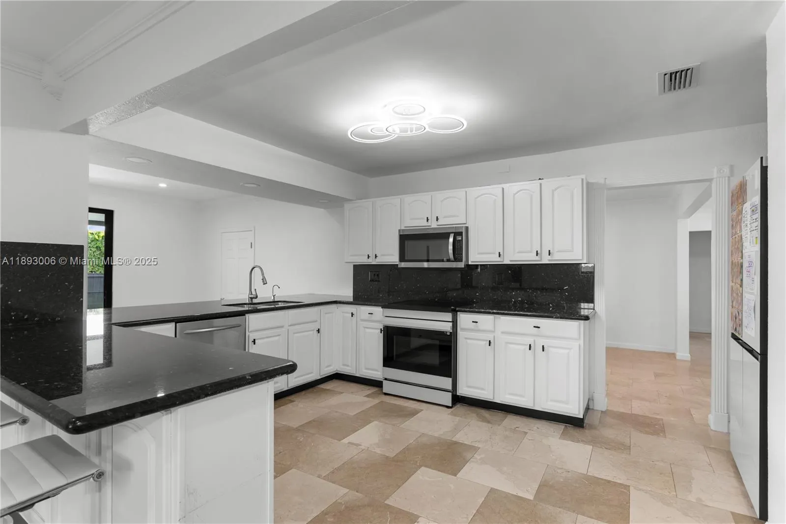 1315 N 47th Ave