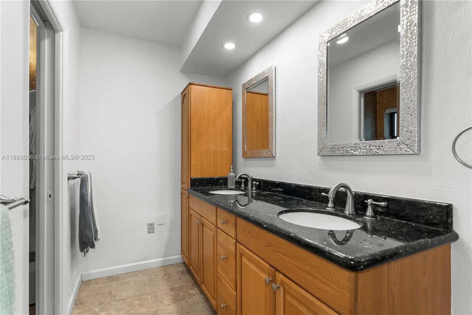 1315 N 47th Ave