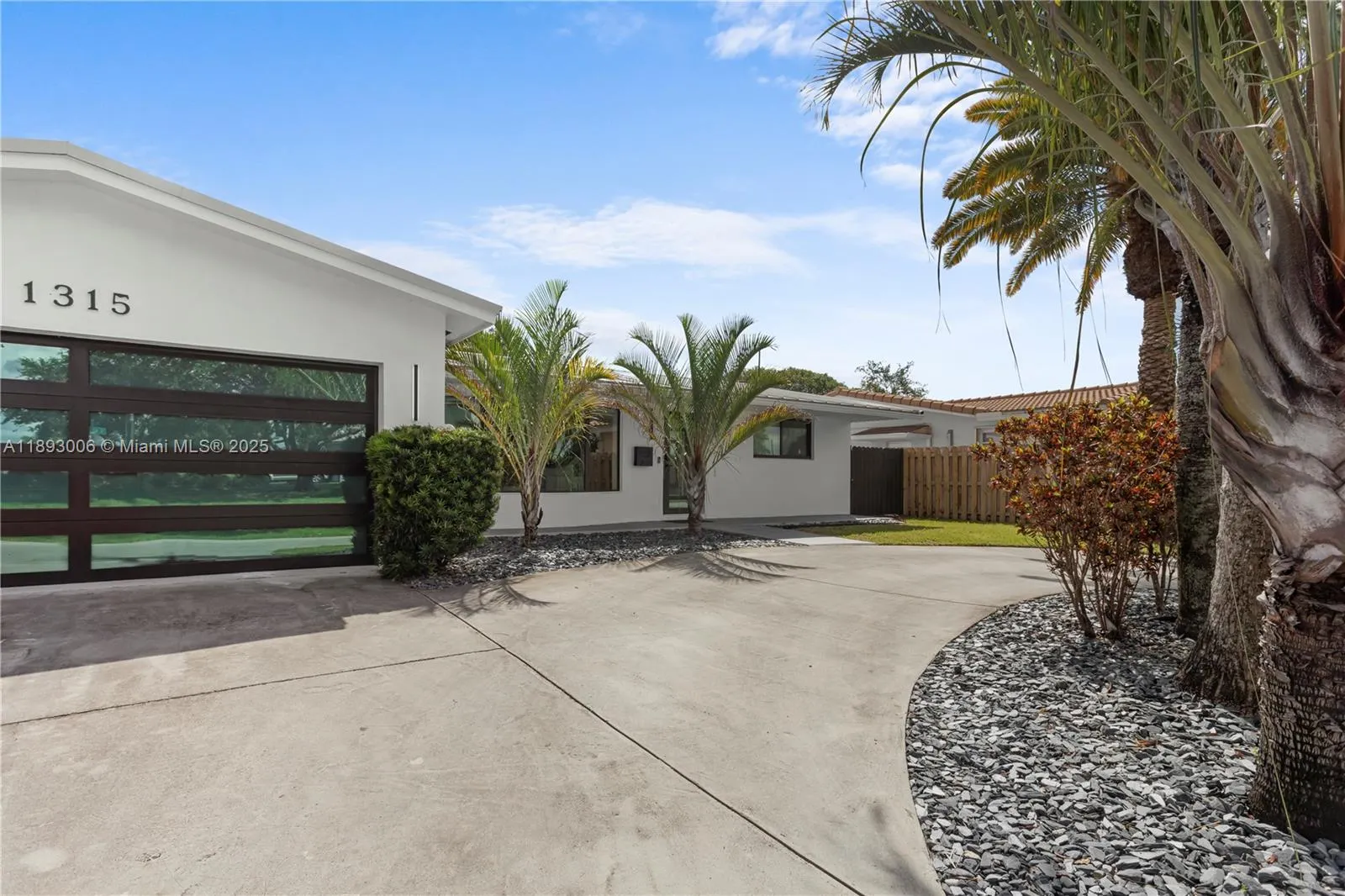 1315 N 47th Ave