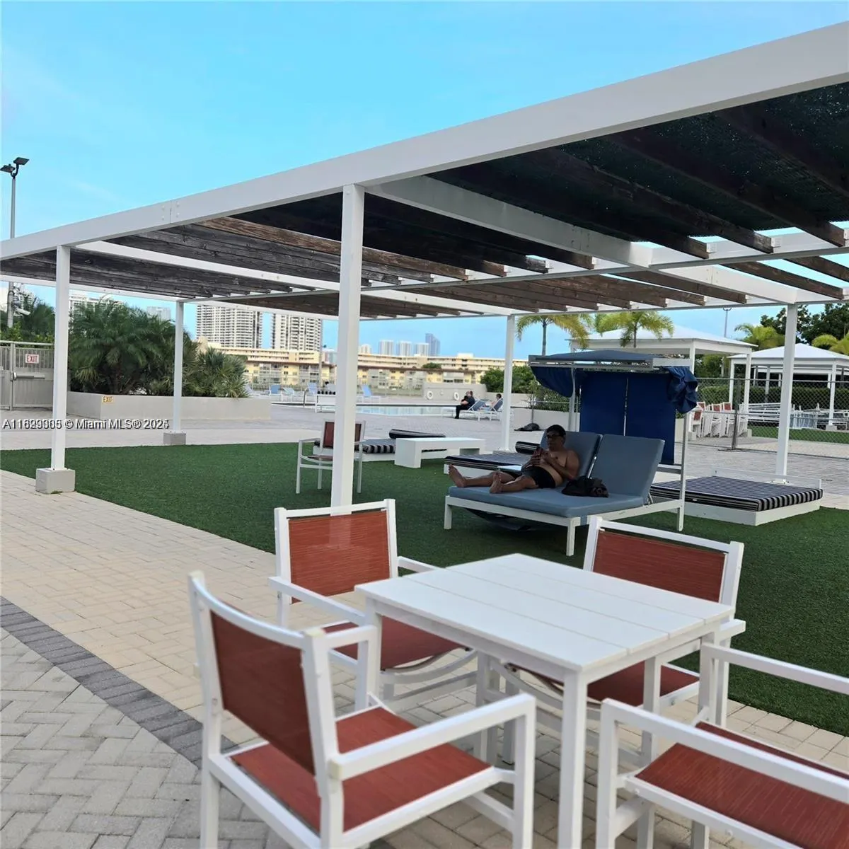 18071 Biscayne Blvd, #302