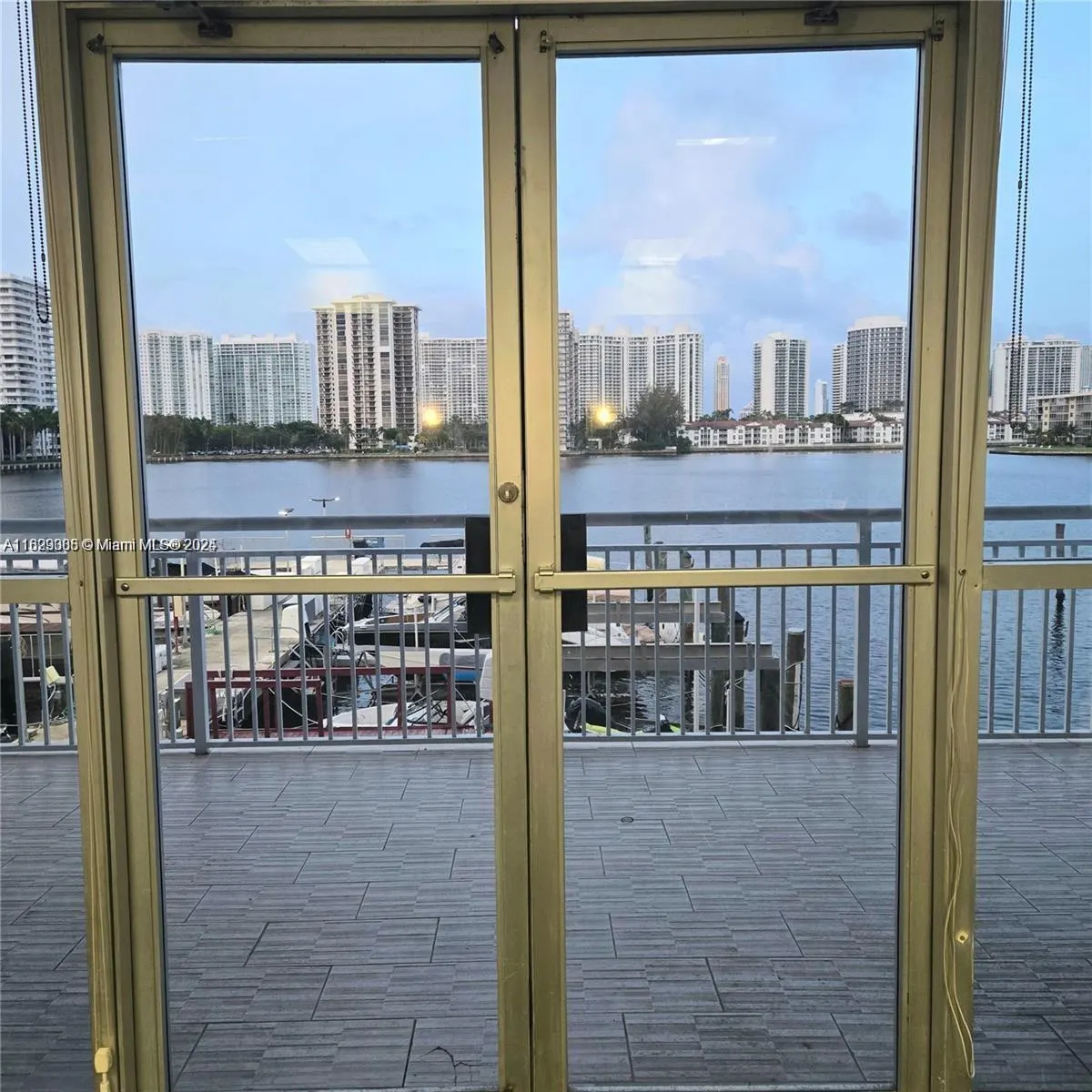 18071 Biscayne Blvd, #302