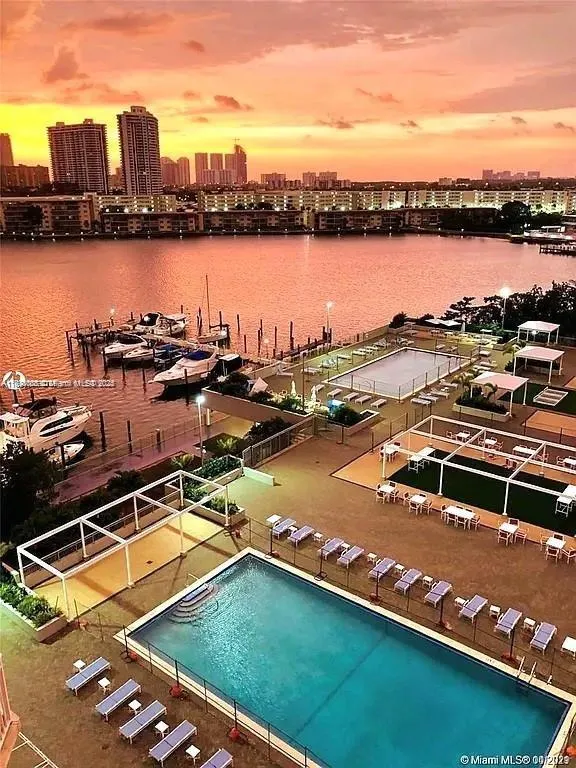 18071 Biscayne Blvd, #302