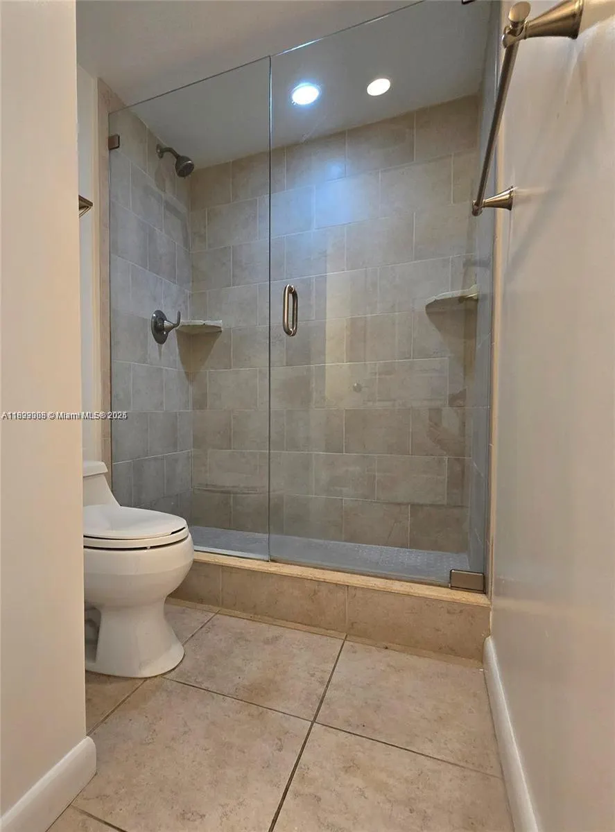 18071 Biscayne Blvd, #302