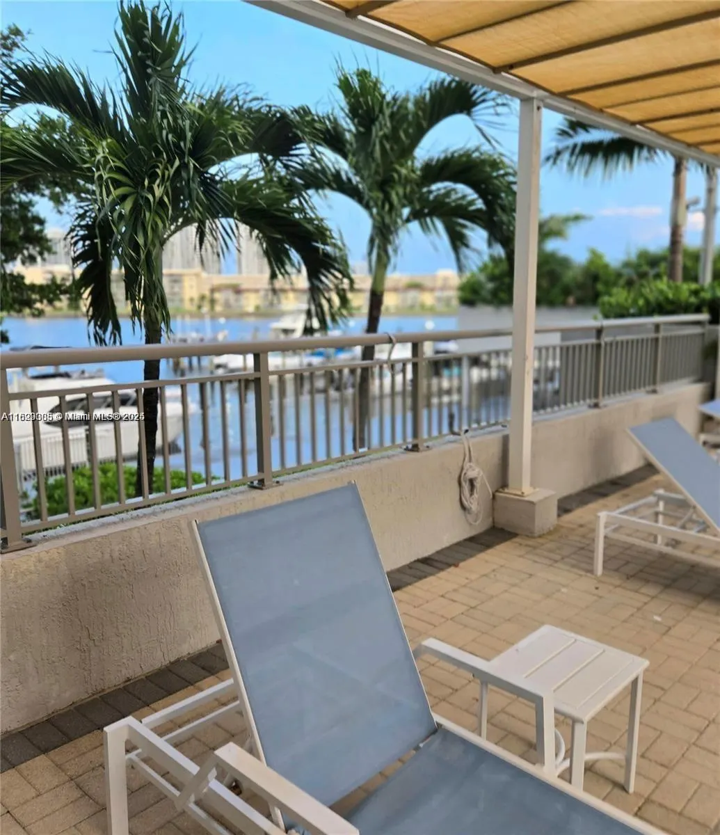 18071 Biscayne Blvd, #302