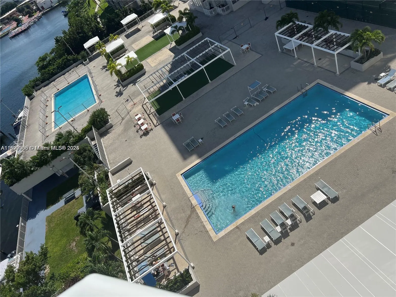 18071 Biscayne Blvd, #302